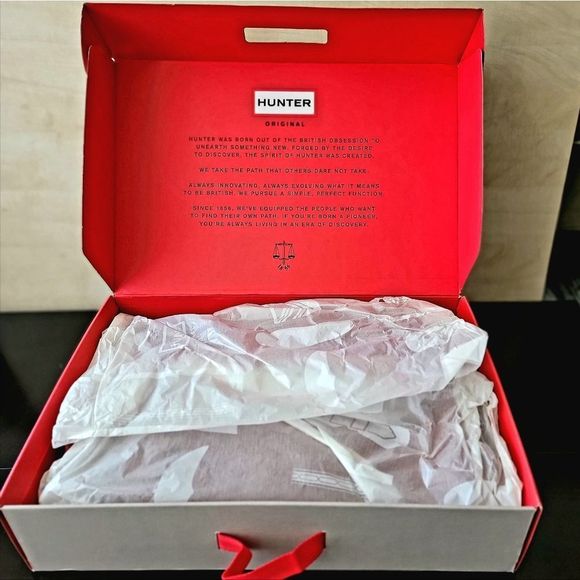 BNWT Hunter Original Tall Rain Boots in Military Red (size 5) - Picture 11 of 16